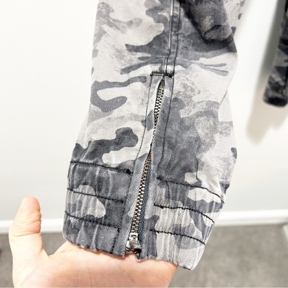 Spanx Stretch Twill Cargo Jogger Pants Size Large Camouflage Camo Ankle Zip - Picture 10 of 12